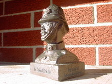 OXFORD BOBBY ENGLISH POLICE STATUE BUST BRISTOL LABORATORIES 1977 TEGOPEN DRUG ADVERTISEMENT FIGURINE
