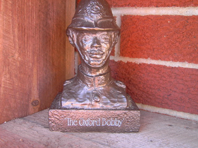 OXFORD BOBBY ENGLISH POLICE STATUE BUST BRISTOL LABORATORIES 1977 TEGOPEN DRUG ADVERTISEMENT FIGURINE