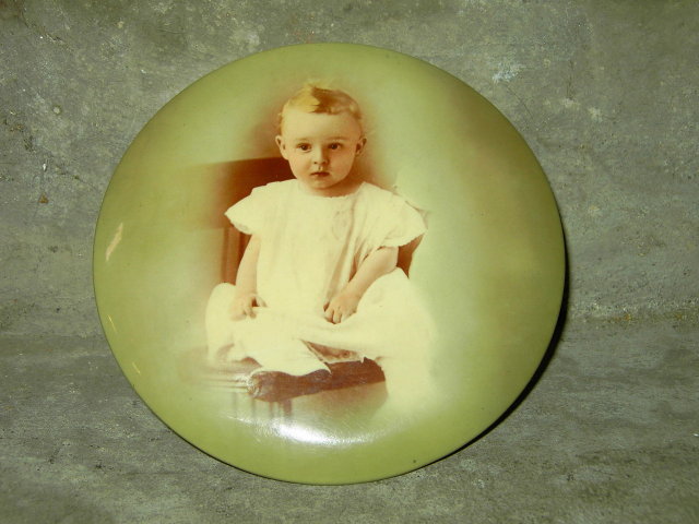 CELLULOID BABY PICTURE BUTTON VICTORIAN CHILD PORTRAIT
