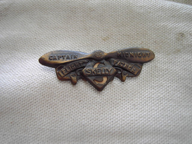 CAPTAIN MIDNIGHT SKELLY FLIGHT PATROL PIN AIRPLANE PROPELLER COPPER DECORATION