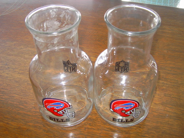 BUFFALO BILLS NFL FOOTBALL CARAFE GLASS PITCHERS