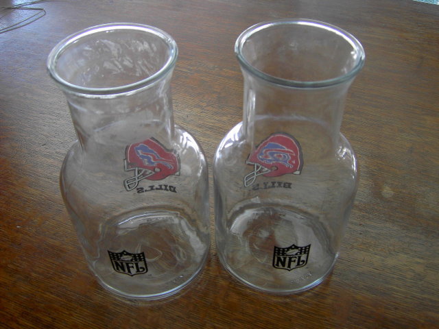 BUFFALO BILLS NFL FOOTBALL CARAFE GLASS PITCHERS