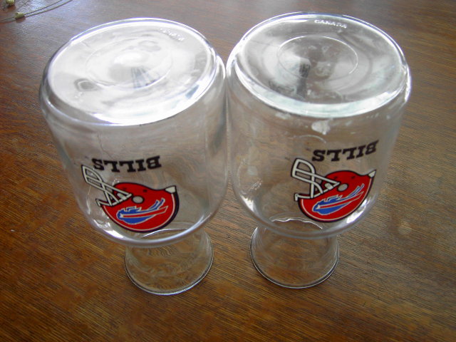 BUFFALO BILLS NFL FOOTBALL CARAFE GLASS PITCHERS