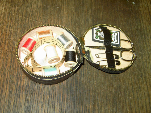 AUSTRIA GERMANY TRAVEL SEWING KIT WOODEN THREAD SPOOLS SCISSORS NEEDLE BOOK MEASURE SAFETY PINS PLASTIC THIMBLE