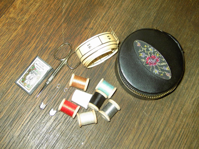 AUSTRIA GERMANY TRAVEL SEWING KIT WOODEN THREAD SPOOLS SCISSORS NEEDLE BOOK MEASURE SAFETY PINS PLASTIC THIMBLE