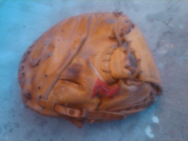 JOHNNY BENCH BASEBALL CATCHERS MITT RAWLINGS LEATHER BALL GLOVE STAMPED AUTOGRAPH SPORTS APPAREL