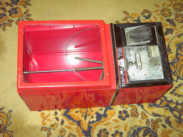 GUMBALL TOY PRIZE MACHINE VICTOR 77 VENDER BOX COIN OPERATED GAME CHICAGO ILLINOIS