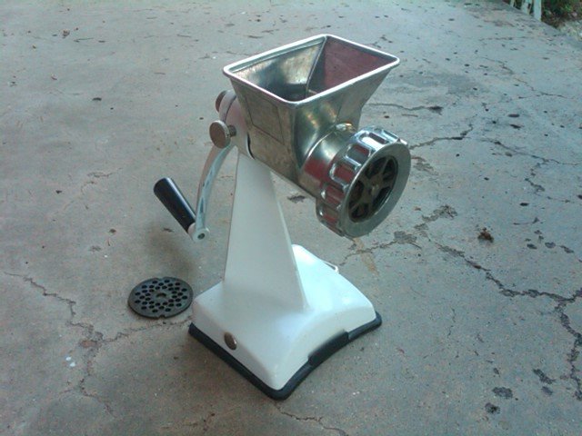 RETRO MEAT GRINDER FOOD PROCESSOR UTENSIL HAND CRANK TOOL