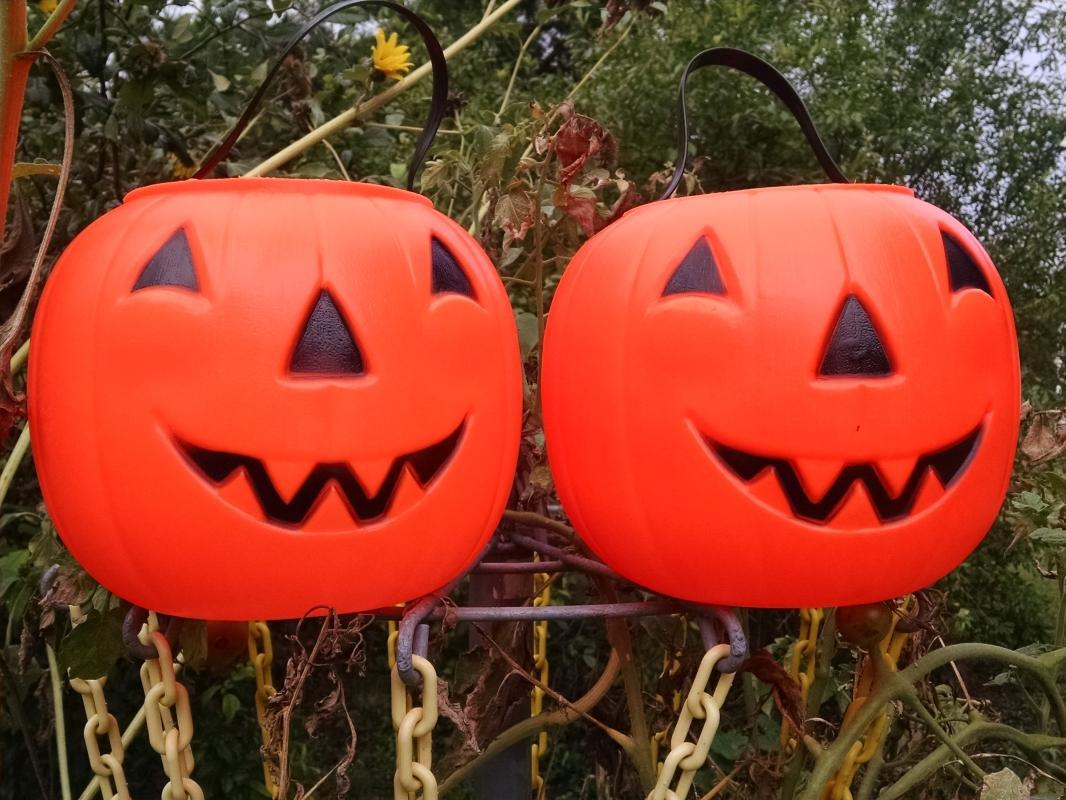 Jack o lantern carved pumpkin candy carrier tub Halloween ornament holiday decoration 1980 empire national enterprises usa mark