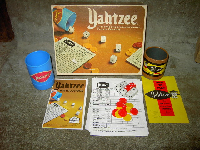 YAHTZEE MILTON BRADLEY PASTIME ACTIVITY RETRO ERA GAME