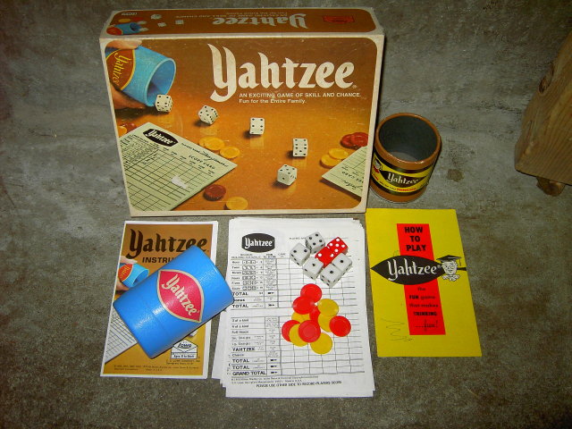 YAHTZEE MILTON BRADLEY PASTIME ACTIVITY RETRO ERA GAME