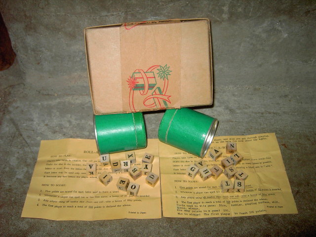 ROLL A WORD WOODEN DICE SHAKER CUP ACTIVITY PASTIME GAME