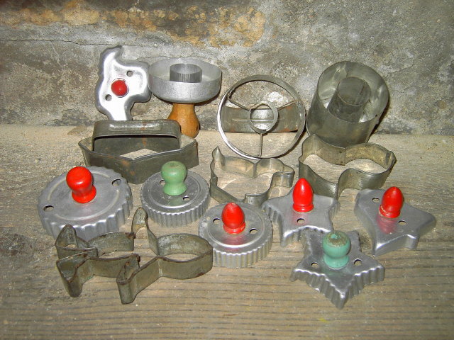 CHRISTMAS COOKIE CUTTER DOUGHNUT BISQUIT PRESS COOKY MAKING UTENSIL