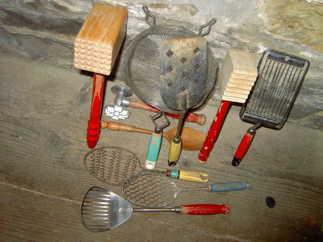 COOKING BAKING UTENSIL STRAINER SPATULA MEAT MALLET SLICER FOOD WHIP WOODEN HANDLE TOOLS