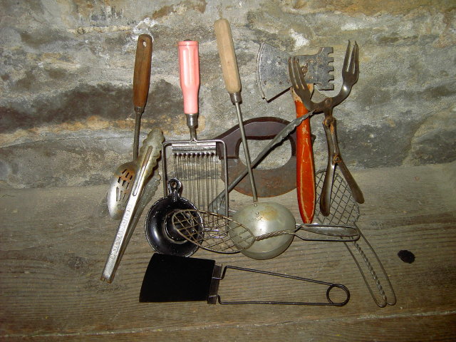 BAKING COOKING UTENSILS FOOD WHIP HOT DOG TONG LADEL DRAINING SPOON PANCAKE FLIPPER EGG SEPARATOR TOMATO SLICER VEGETABLE CHOPPER MEAT AXE