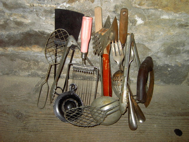 BAKING COOKING UTENSILS FOOD WHIP HOT DOG TONG LADEL DRAINING SPOON PANCAKE FLIPPER EGG SEPARATOR TOMATO SLICER VEGETABLE CHOPPER MEAT AXE
