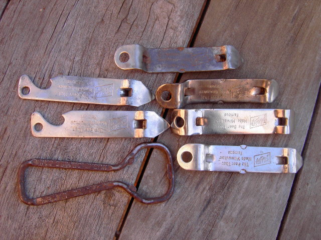 SCHLITZ BEER CAN OPENER ADVERTISING BOTTLE CAP POPPER UTENSIL KITCHEN TOOL