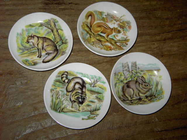 ANIMAL WILDLIFE BUTTER PAT PIN DISH CEREMIC COASTER