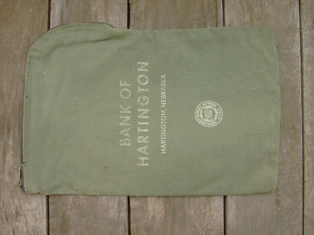 HARTINGTON NEBRASKA BANK BAG GREEN CANVAS MONEY SACK ZIP PACK