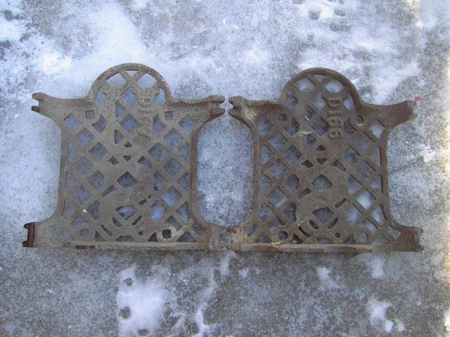 PUMP HOUSING FOOT TRIVET UNITED STATES CAST IRON ORNAMENT