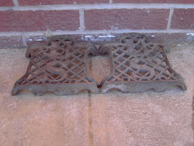 PUMP HOUSING FOOT TRIVET UNITED STATES CAST IRON ORNAMENT