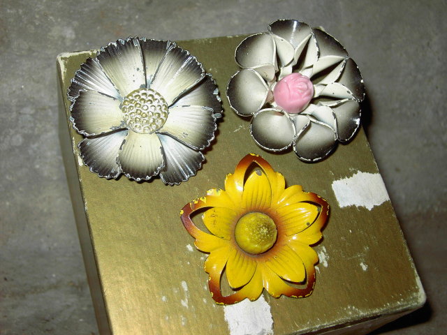 FLORAL FLOWER PIN CURTAIN TIE BACK BUTTON DRAPERY DECORATION