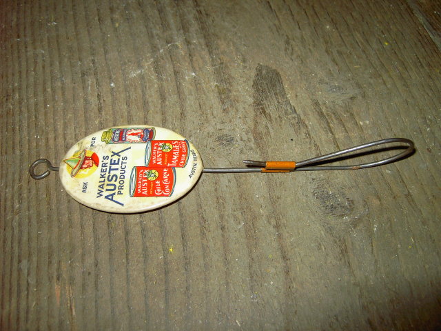 WALKERS AUSTEX CHILE CON CARNE TAMALES MEXENE SEASONING NOTE HOOK AUSTIN TEXAS WALL ADVERTISING BUTTON CLIP