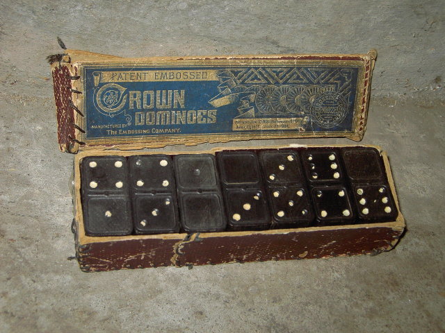 CROWN EMBOSSING COMPANY DOMINOES VICTORIAN ERA TOY WOOD DOMINO TILE GAME