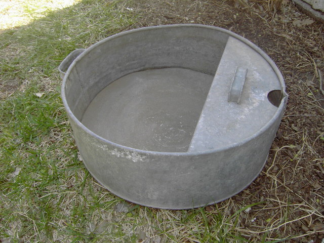 GALVANIZED POUR BUCKET SPOUTED GARDEN TUB WITH HANDLE GRIP