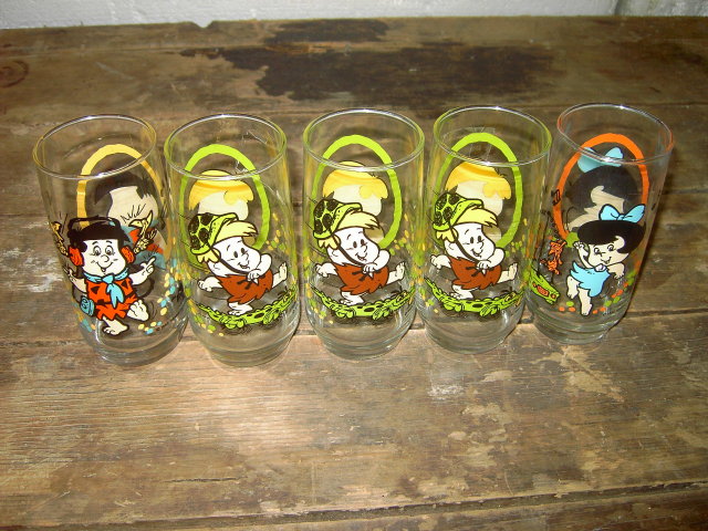 FLINTSTONE KIDS CARTOON GLASS TUMBLER HANNA BARBERA 1986 PIZZA HUT