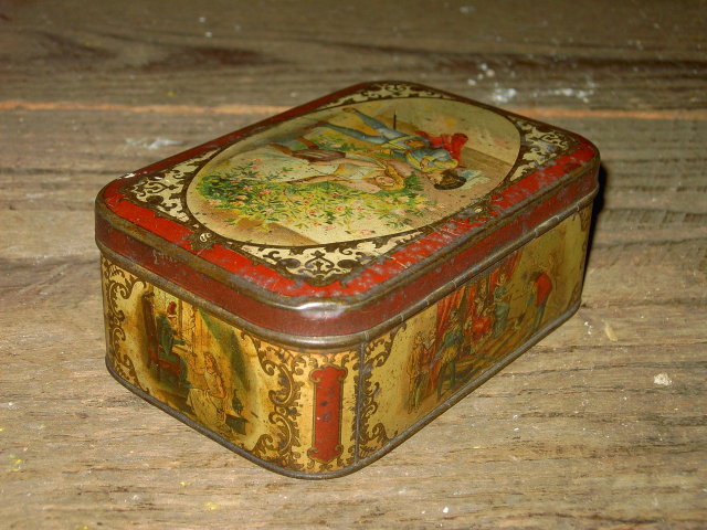 ROYALTY SCENE SWEET BISQUIT TIN CAN CONFECTIONERY CANNISTER