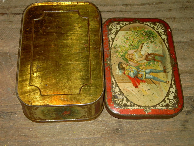 ROYALTY SCENE SWEET BISQUIT TIN CAN CONFECTIONERY CANNISTER