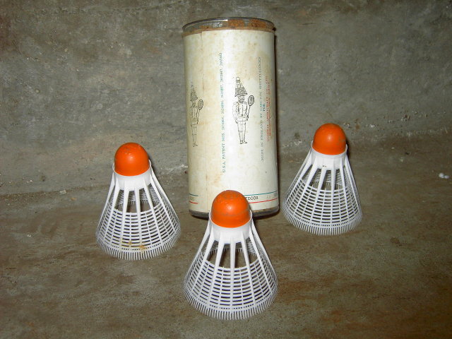CARLTON SPORTCRAFT BADMINTON SHUTTLECOCK ENGLAND BERGENFIELD NEW JERSEY ADVERTISING CAN BOX TUBE
