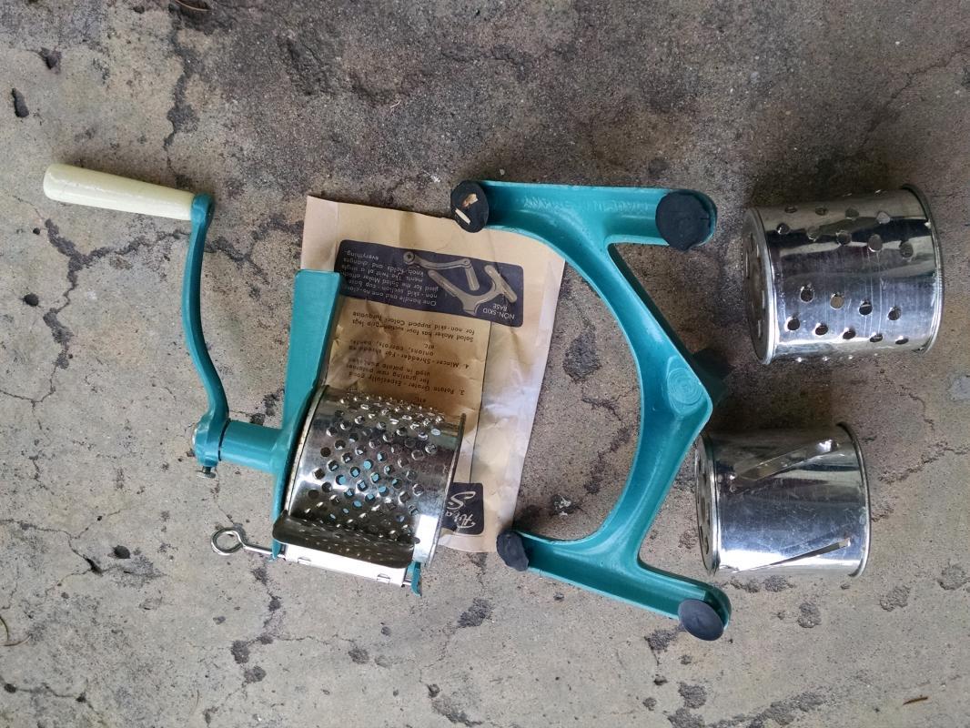 retro salad maker food slicer shredder kitchen tool turquoise blue utensil Germany German made household device