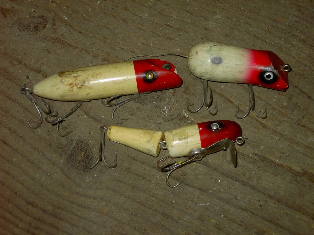 SHAKESPEARE MARTYS MIGHTY MOUSE FISHING LURE WOODEN BAIT PLUG JOINTED MINNOW RED WHITE FISH ANGLER TACKLE ACCESSORY