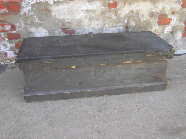 CARPENTERS TRUNK PRIMITIVE WOOD TOOL CHEST TRAVEL BOX