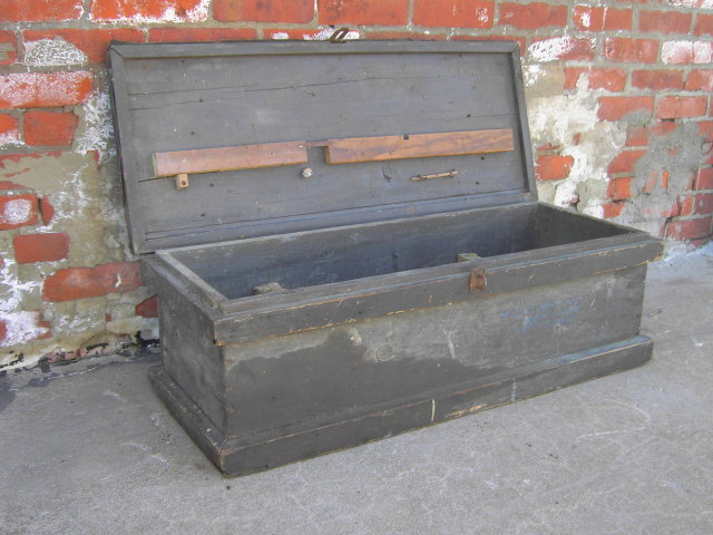 CARPENTERS TRUNK PRIMITIVE WOOD TOOL CHEST TRAVEL BOX