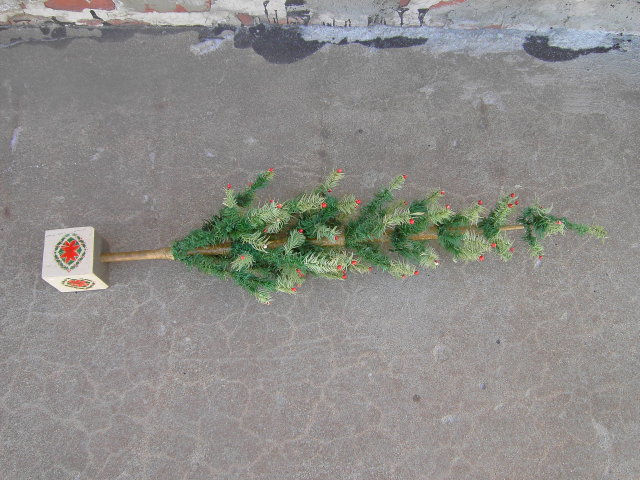 GOOSE FEATHER CHRISTMAS TREE GERMANY MADE HOLIDAY TABLE DECORATION POINSETTIA FLOWER HOLLY BERRY STENCILED WOOD BASE