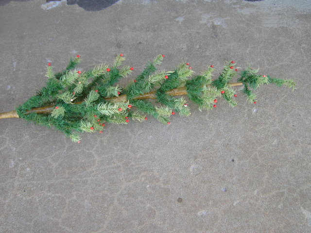 GOOSE FEATHER CHRISTMAS TREE GERMANY MADE HOLIDAY TABLE DECORATION POINSETTIA FLOWER HOLLY BERRY STENCILED WOOD BASE