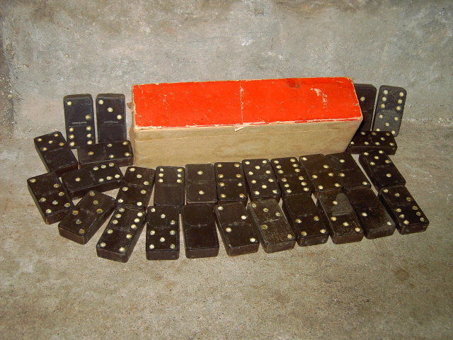 CROWN PATTERN DOMINO SET WOODEN TILE GAME PIECES WOOD CARDBOARD STORAGE BOX