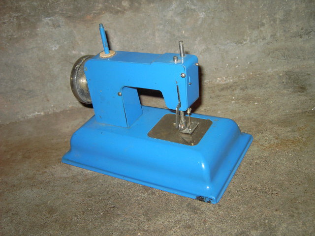 KAYANEE SEW MASTER CHILDS SEWING MACHINE BERLIN GERMANY U S ZONE MARK