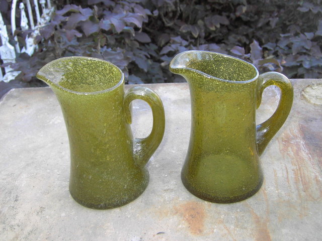 GREEN STRETCH ART GLASS PITCHER BUBBLE FILLED CREAMER