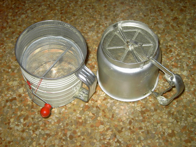 FLOUR SIFTER DRY INGREDIENT STRAINER KITCHEN UTENSIL