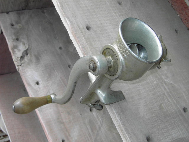 UNIVERAL FOOD CHOPPER MEAT GRINDER KITCHEN UTENSIL NEW BRITAIN CONNECTICUT VICTORIAN ERA TOOL 1897 PATENT DATE