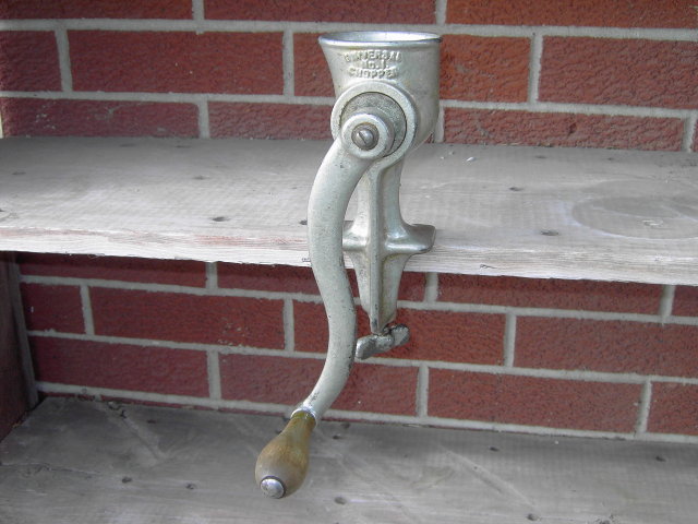 UNIVERAL FOOD CHOPPER MEAT GRINDER KITCHEN UTENSIL NEW BRITAIN CONNECTICUT VICTORIAN ERA TOOL 1897 PATENT DATE