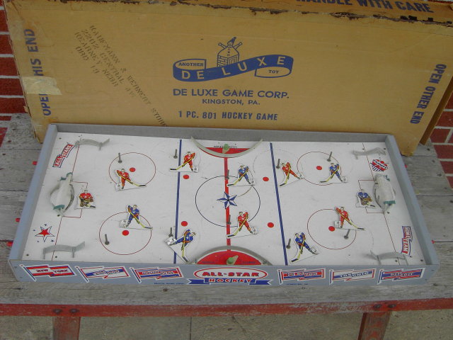 ICE HOCKEY ACTION BOARD GAME DE LUXE SPORT TOY KINGSTON PENNSYLVANIA KAUFMANN WERNERT STORES KEARNEY NEBRASKA ADVERTISING BOX