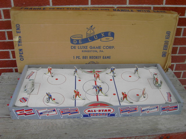 ICE HOCKEY ACTION BOARD GAME DE LUXE SPORT TOY KINGSTON PENNSYLVANIA KAUFMANN WERNERT STORES KEARNEY NEBRASKA ADVERTISING BOX