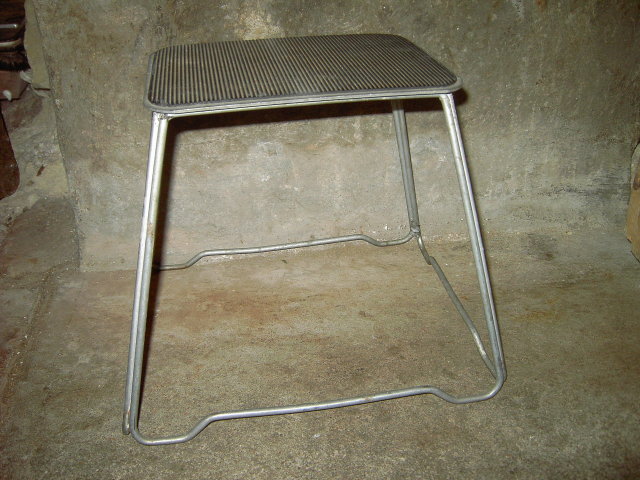 STEEL WIRE KITCHEN STOOL FOOT BENCH STEP SEAT