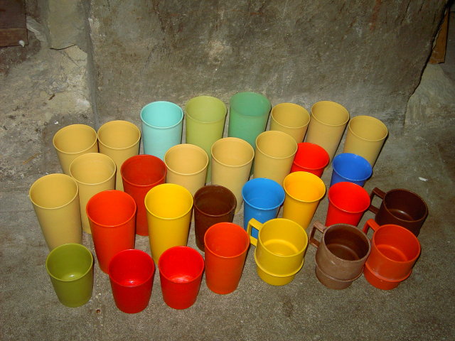 TUPPERWARE COLORED TUMBLER COFFEE CUP PLASTIC GLASS RETRO TABLEWARE KITCHEN UTENSIL