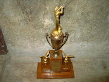 ELKS GOLF TOURNAMENT GOLFER TROPHY GOLFING AWARD CUP 1954 DATED MANTLE DECORATION